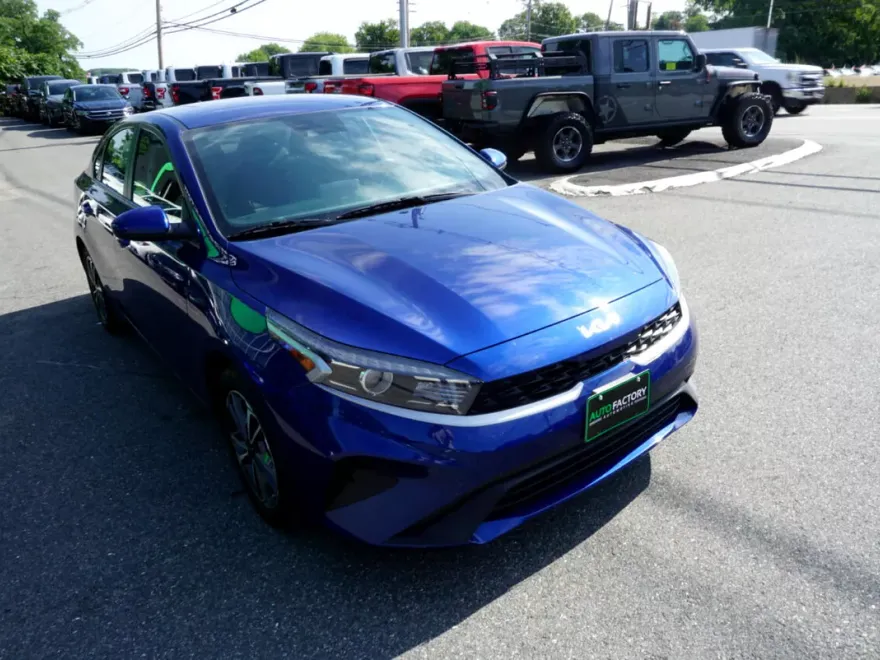 2023 Kia Forte LXS photo 1