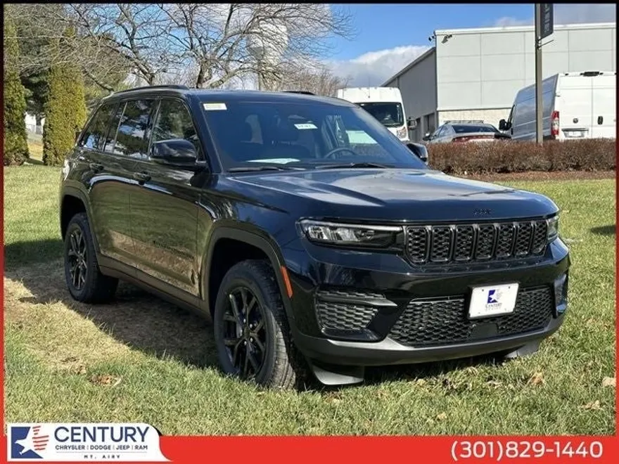 2025 Jeep Grand Cherokee Altitude photo 1