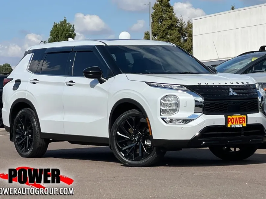 2024 Mitsubishi Outlander SE photo 1