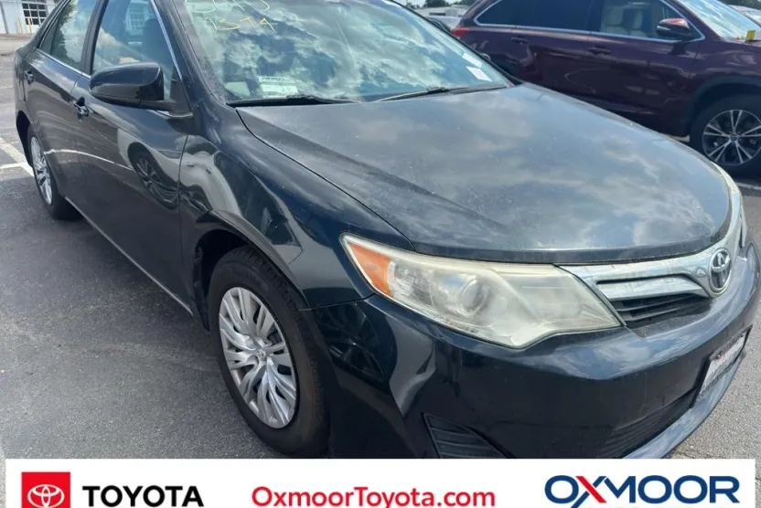 2012 Toyota Camry LE photo 1