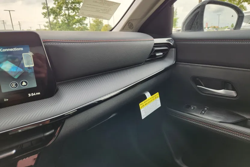 2026 Nissan Kicks SR photo 1