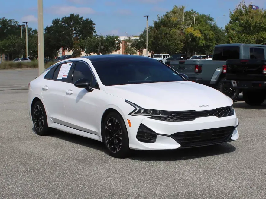 2022 Kia K5 GT-Line photo 1