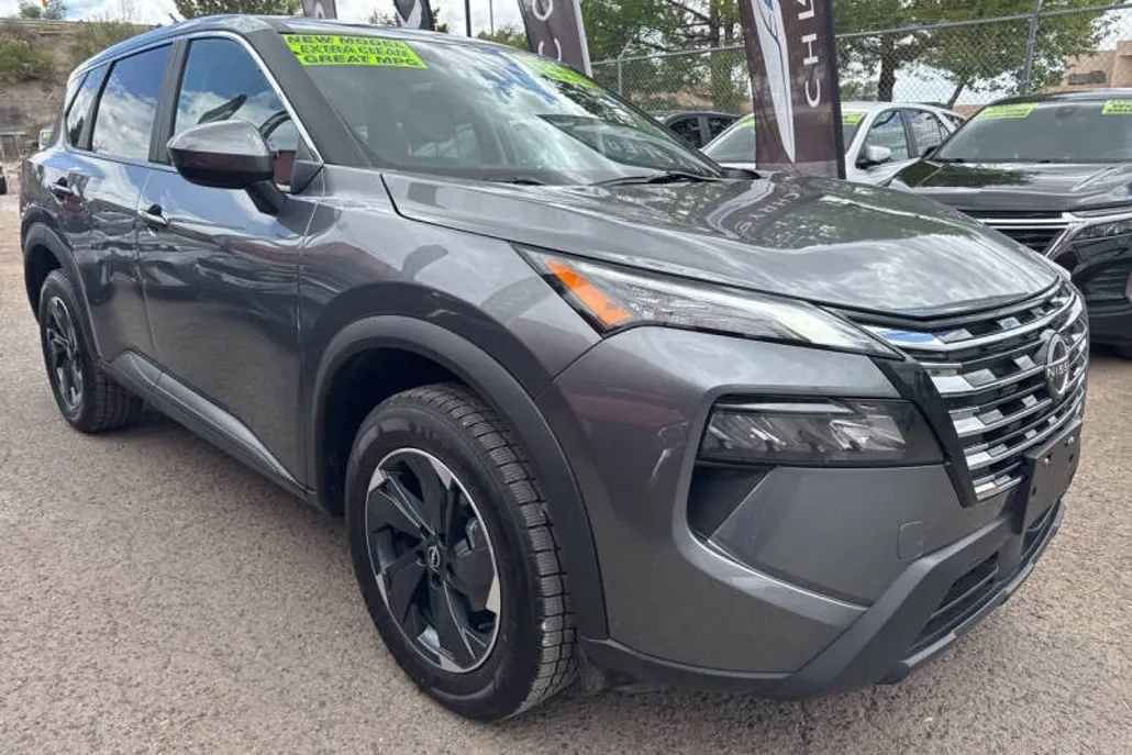 2024 Nissan Rogue SV photo 1