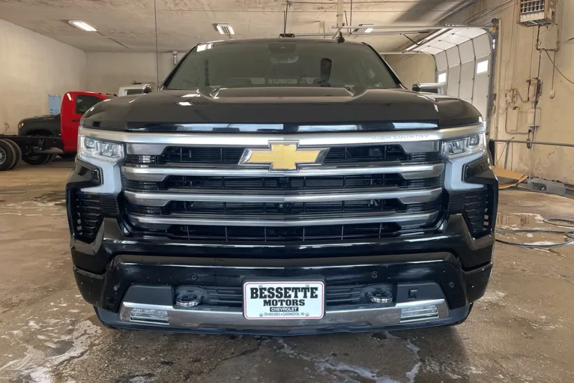 2023 Chevrolet Silverado 1500 High Country photo 1