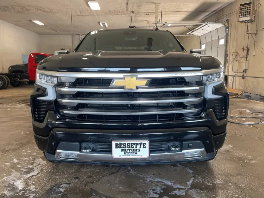2023 Chevrolet Silverado 1500 High Country photo 1