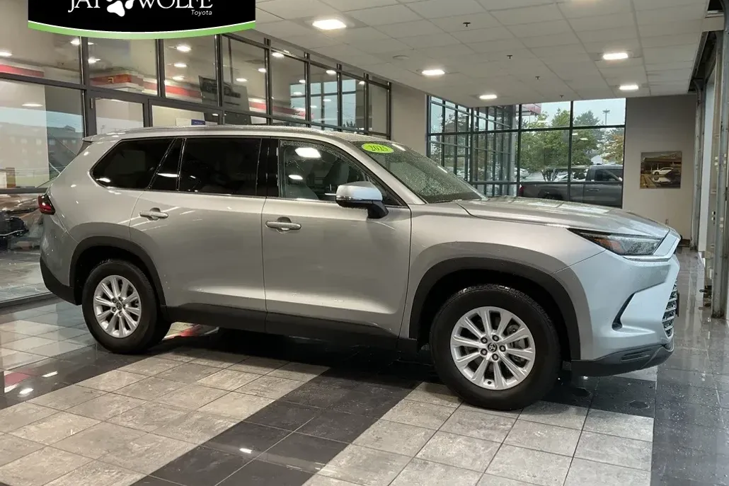 2025 Toyota Grand Highlander XLE photo 1