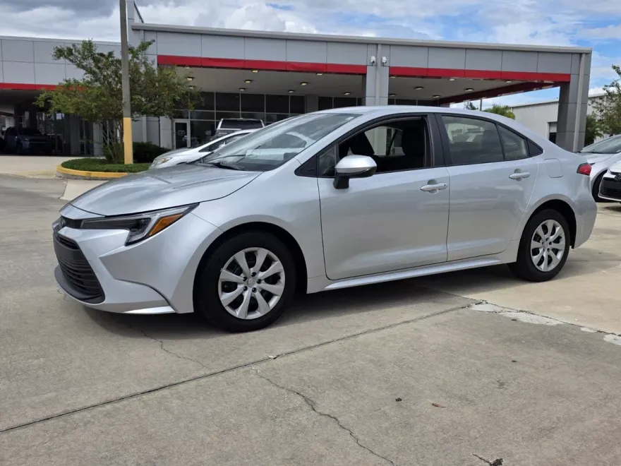 2024 Toyota Corolla Hybrid LE photo 1