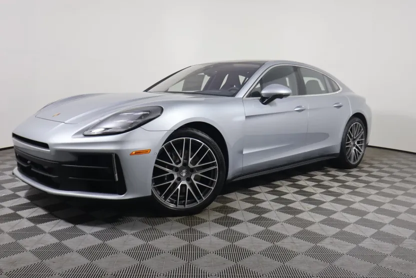 2025 Porsche Panamera 4 photo 1