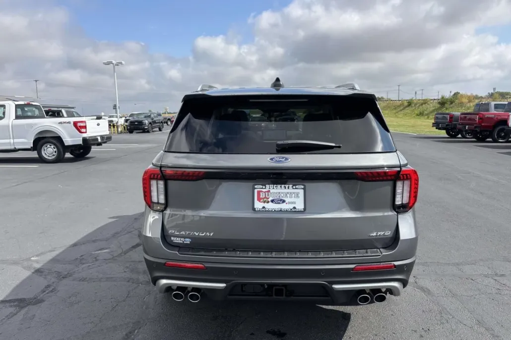2025 Ford Explorer Platinum photo 1