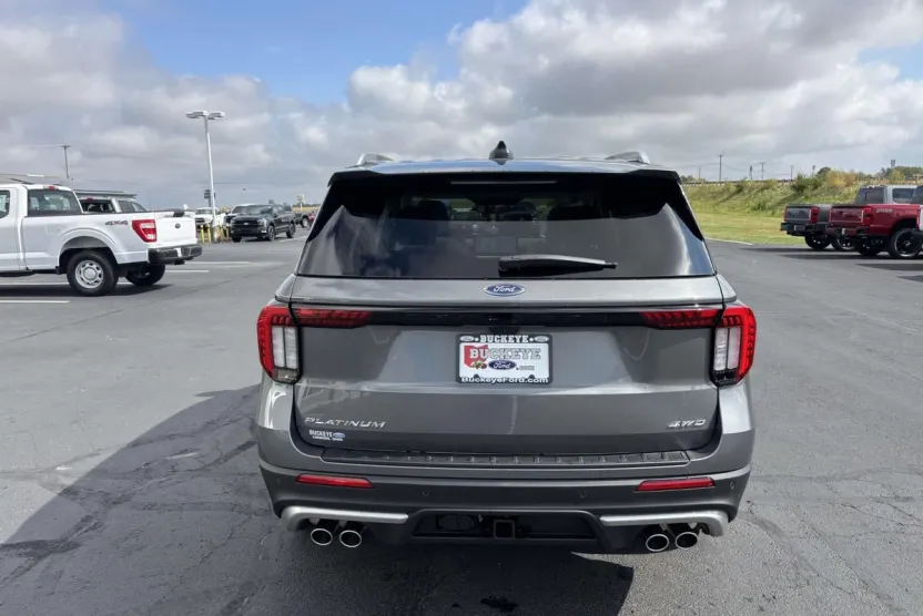 2025 Ford Explorer Platinum photo 1