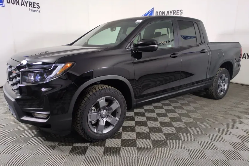 2025 Honda Ridgeline TrailSport photo 1