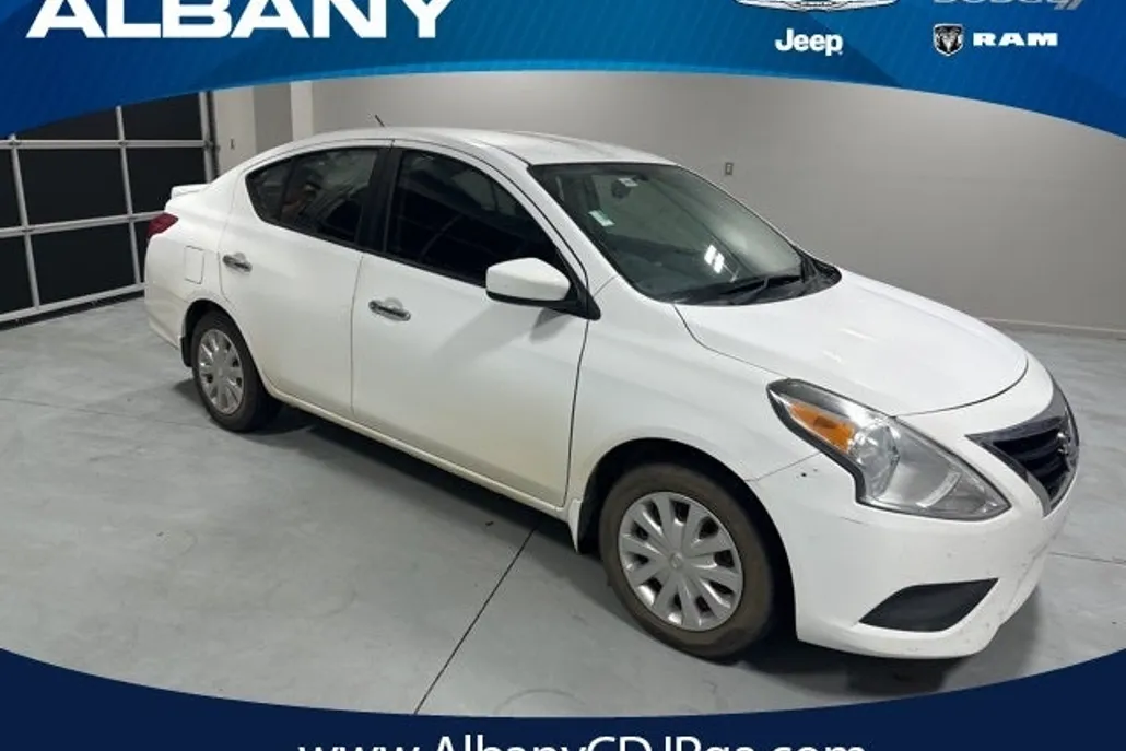 2016 Nissan Versa 1.6 SV photo 1