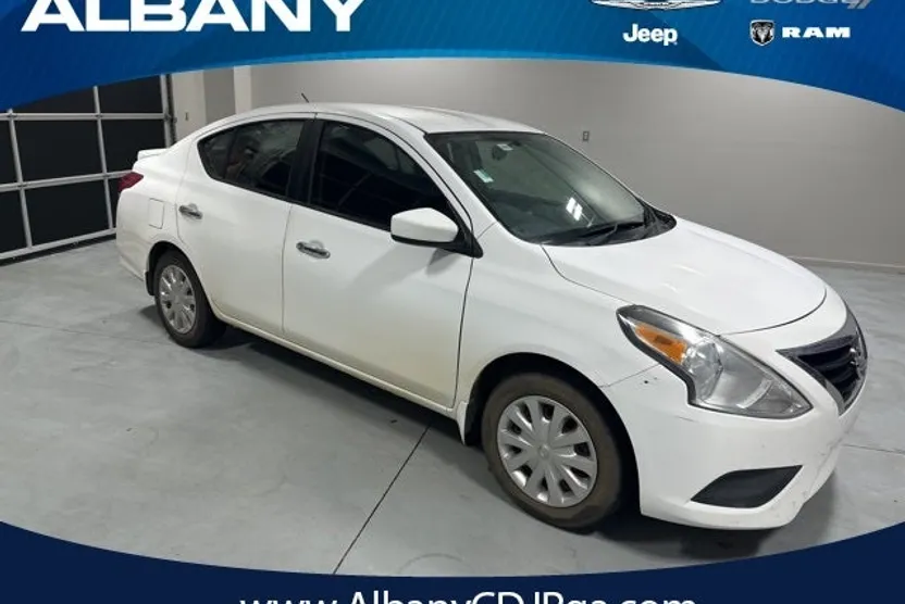 2016 Nissan Versa 1.6 SV photo 1