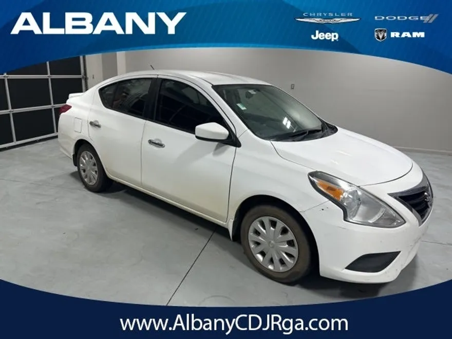 2016 Nissan Versa 1.6 SV photo 1
