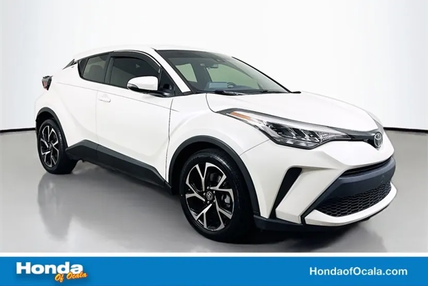 2021 Toyota C-HR XLE photo 1
