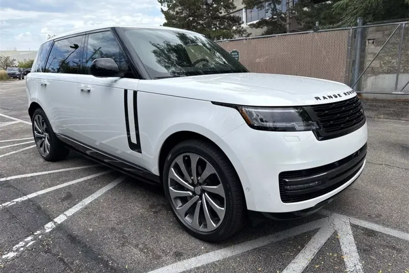 2025 Land Rover Range Rover SE photo 1