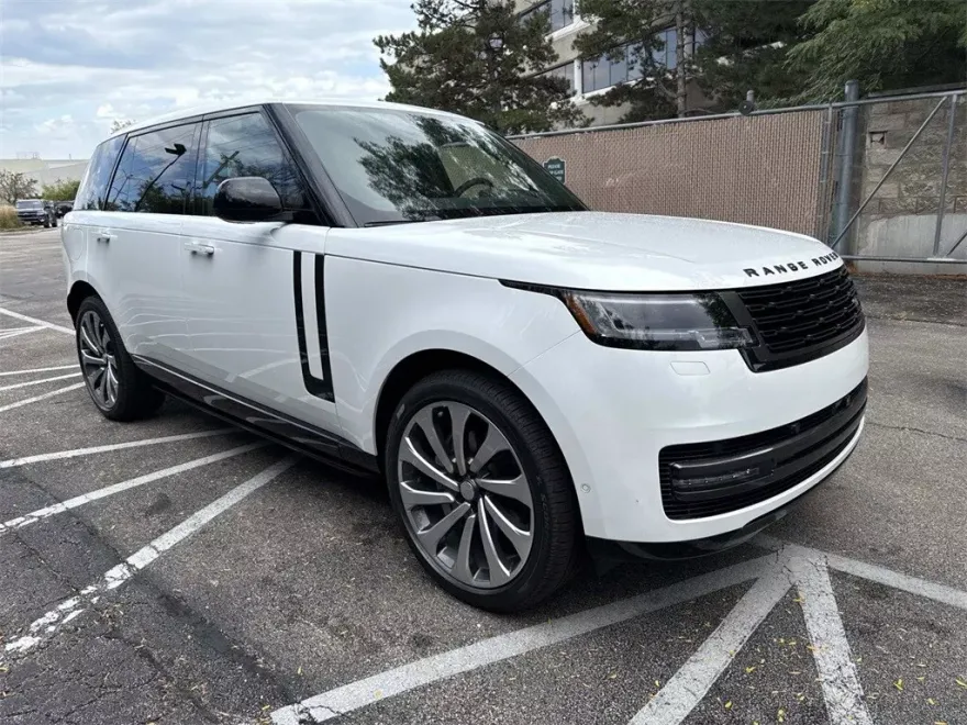 2025 Land Rover Range Rover SE photo 1