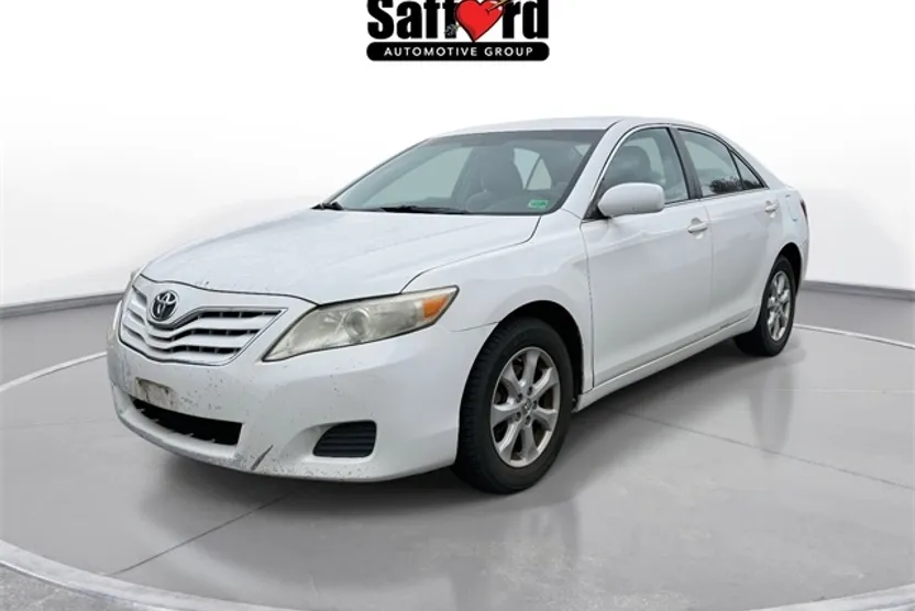 2011 Toyota Camry LE photo 1