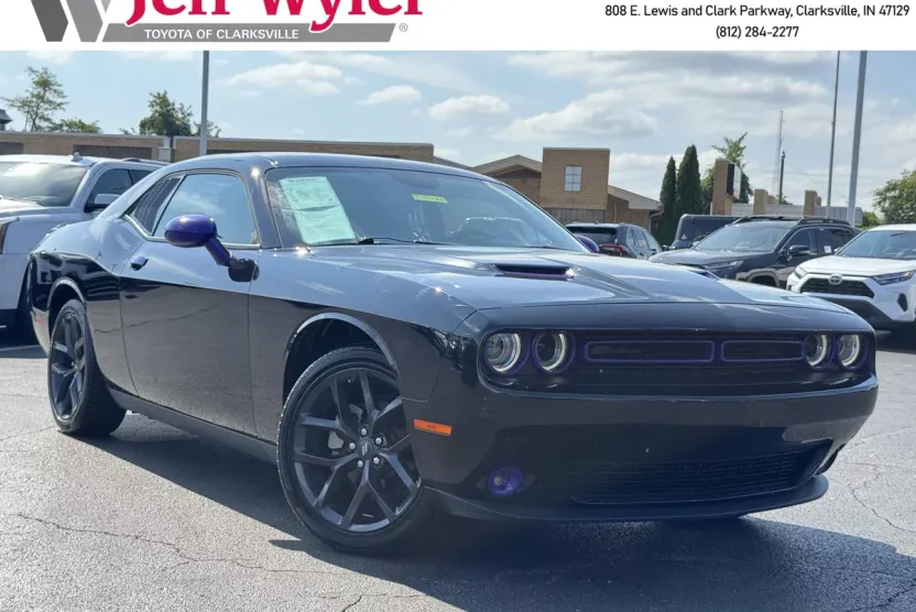2023 Dodge Challenger SXT photo 1