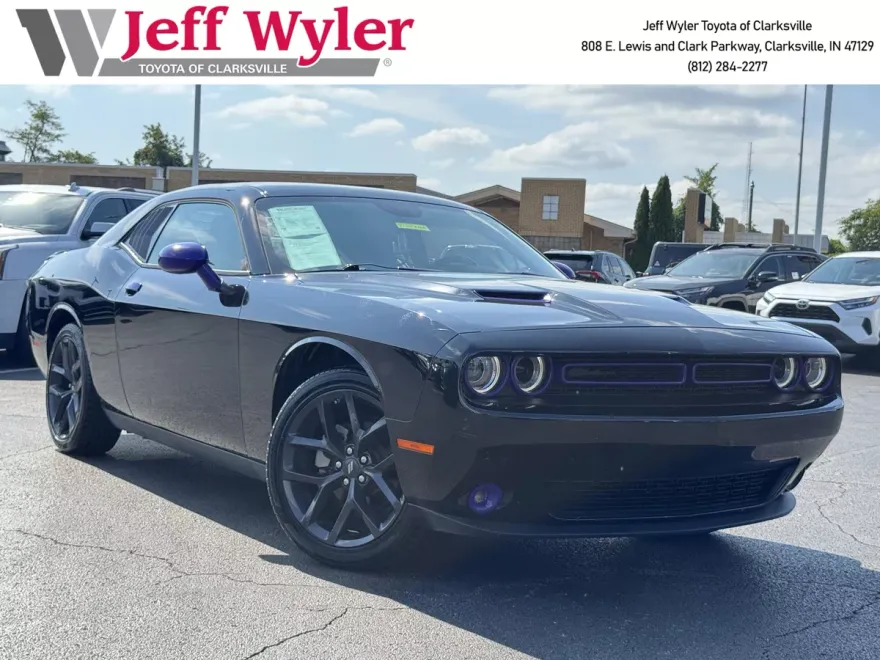 2023 Dodge Challenger SXT photo 1