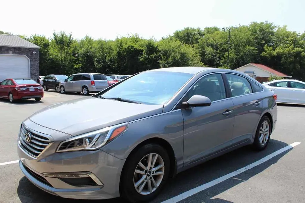 2015 Hyundai Sonata SE photo 1