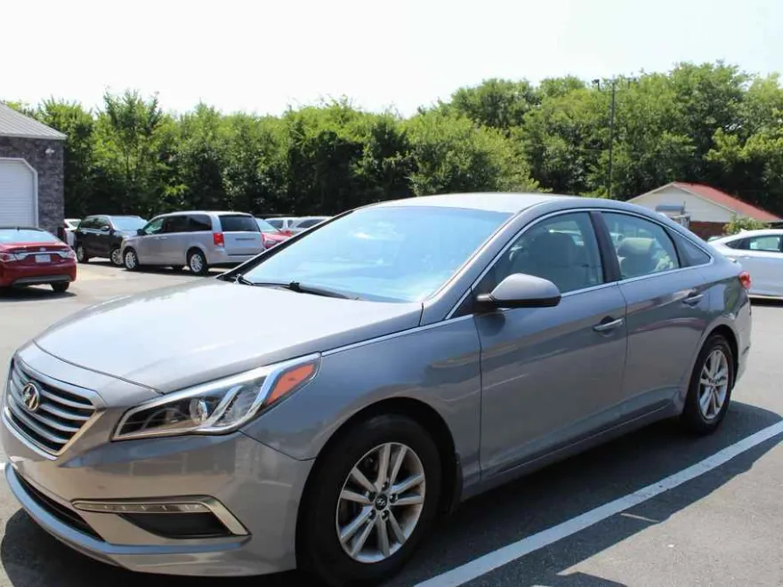 2015 Hyundai Sonata SE photo 1