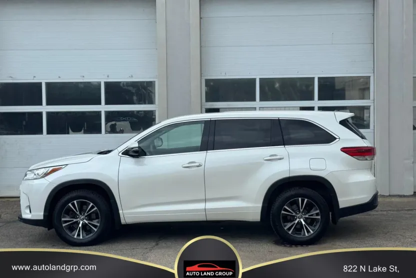2018 Toyota Highlander LE Plus Sport photo 1