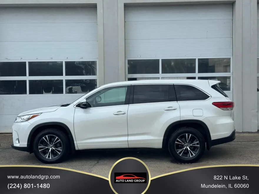 2018 Toyota Highlander LE Plus Sport photo 1