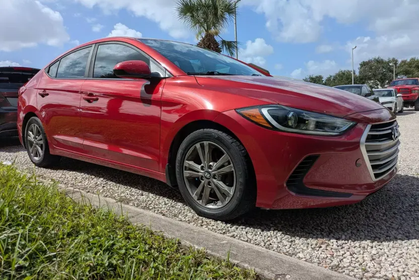 2017 Hyundai Elantra SE photo 1