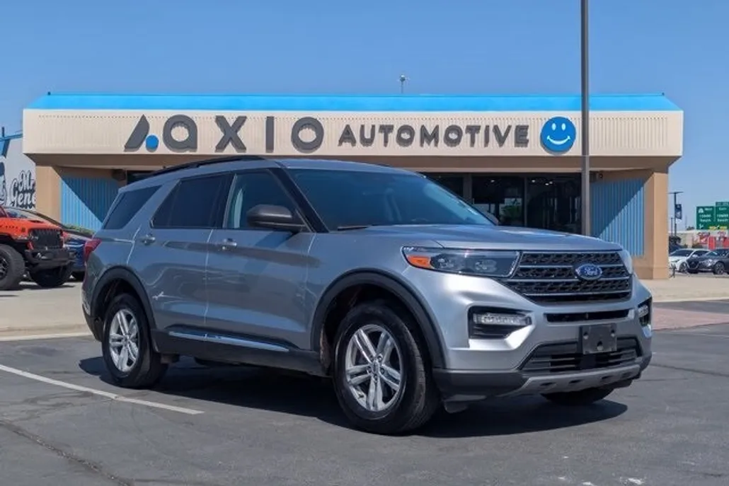 2024 Ford Explorer XLT photo 1