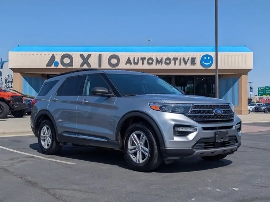2024 Ford Explorer XLT photo 1