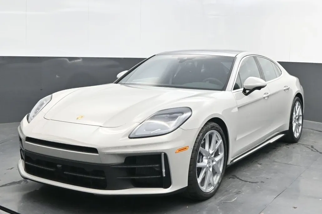 2025 Porsche Panamera 4 photo 1