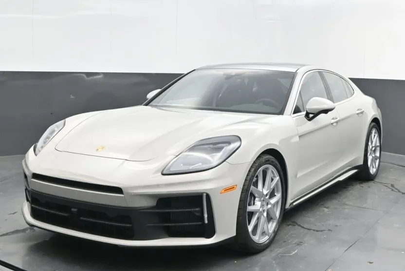 2025 Porsche Panamera 4 photo 1