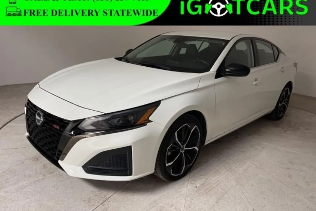 2023 Nissan Altima SR photo 1