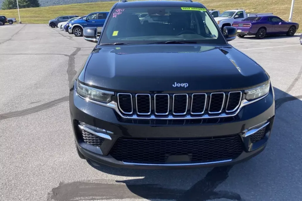 2023 Jeep Grand Cherokee Limited photo 1