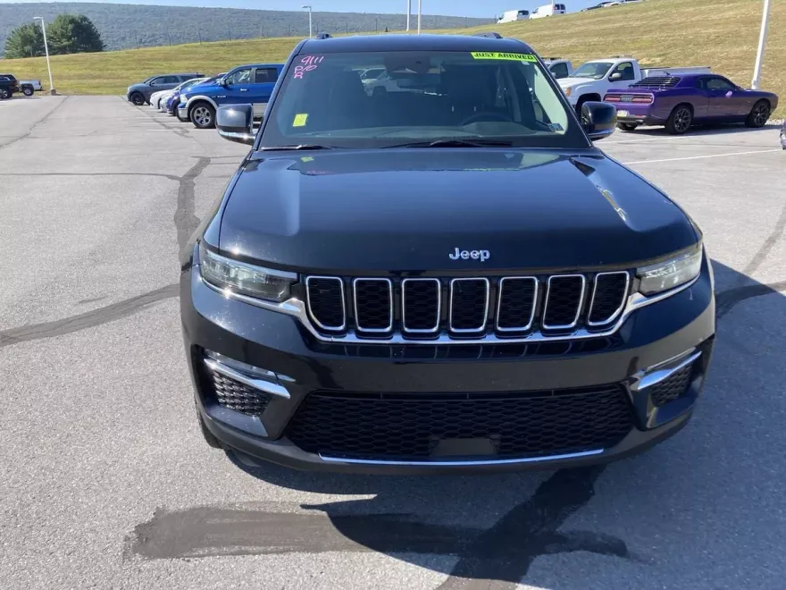 2023 Jeep Grand Cherokee Limited photo 1