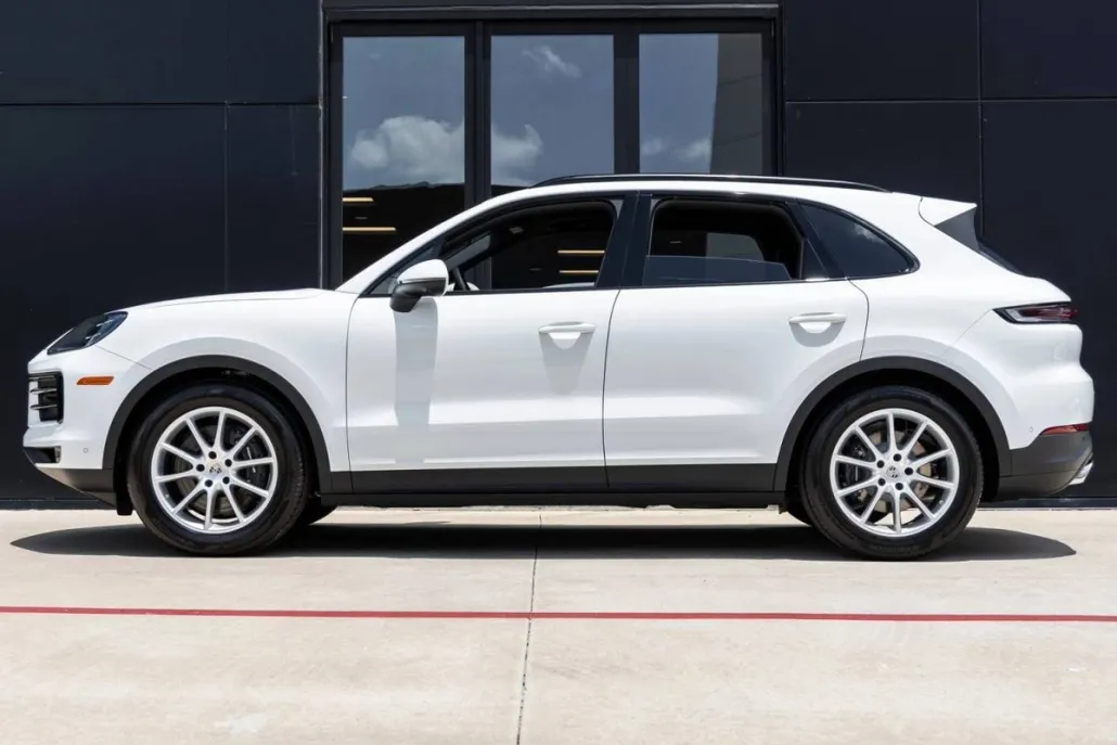 2025 Porsche Cayenne Base photo 1