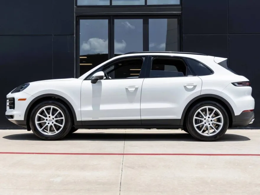 2025 Porsche Cayenne Base photo 1