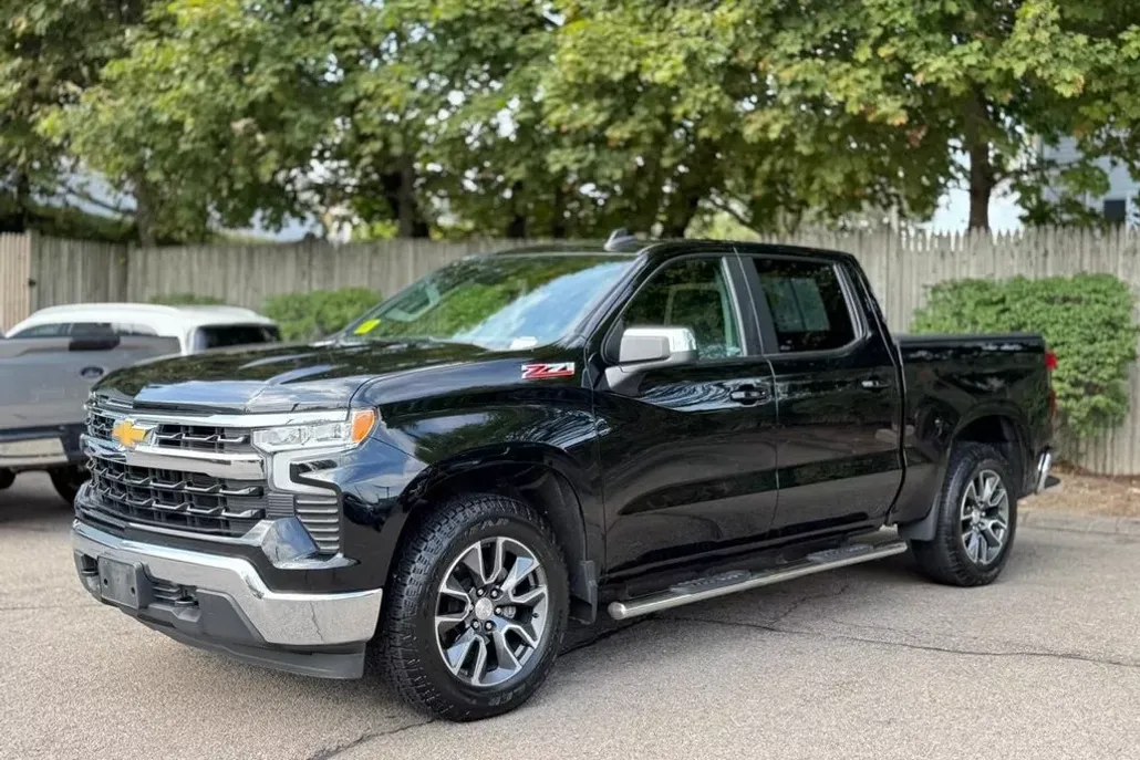 2022 Chevrolet Silverado 1500 LT photo 1