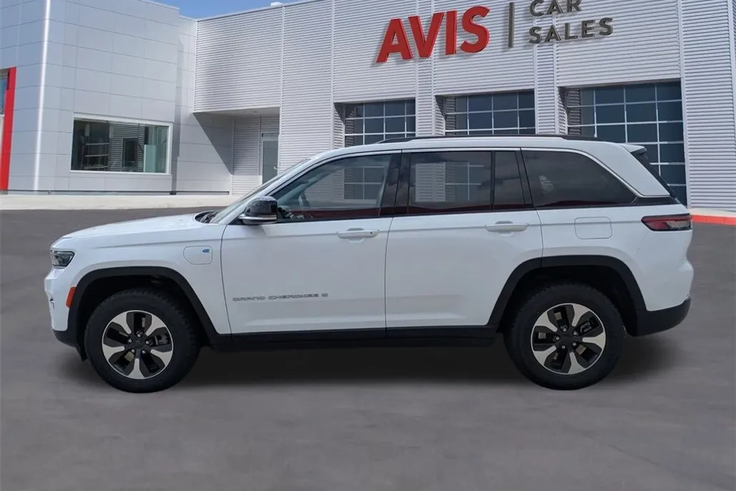 2023 Jeep Cherokee 4xe photo 1