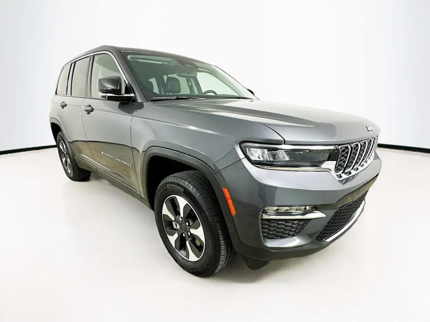 2023 Jeep Cherokee 4xe photo 1