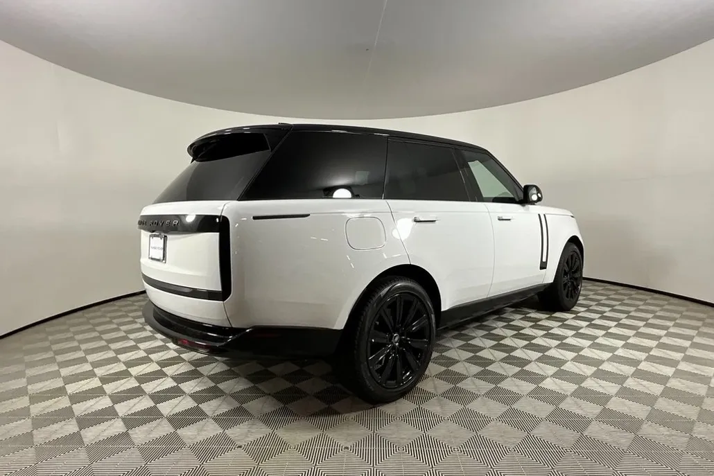 2025 Land Rover Range Rover SE photo 1