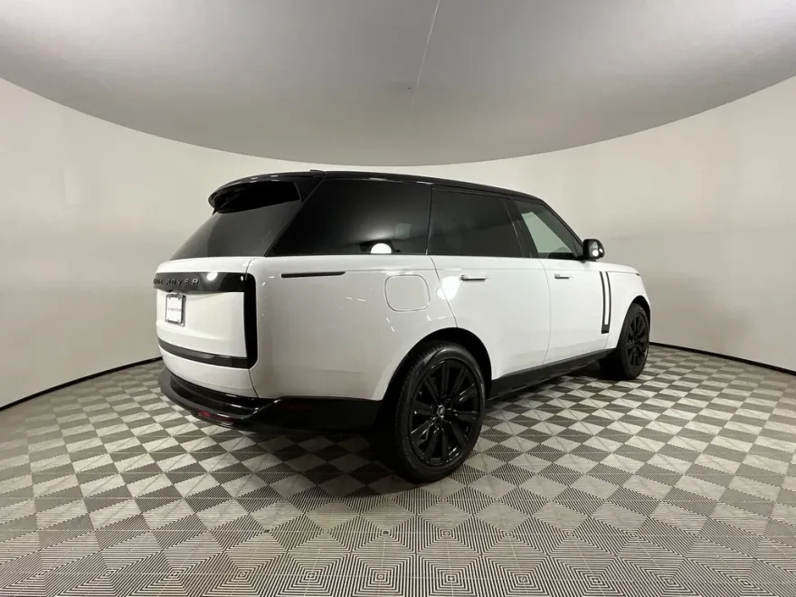 2025 Land Rover Range Rover SE photo 1