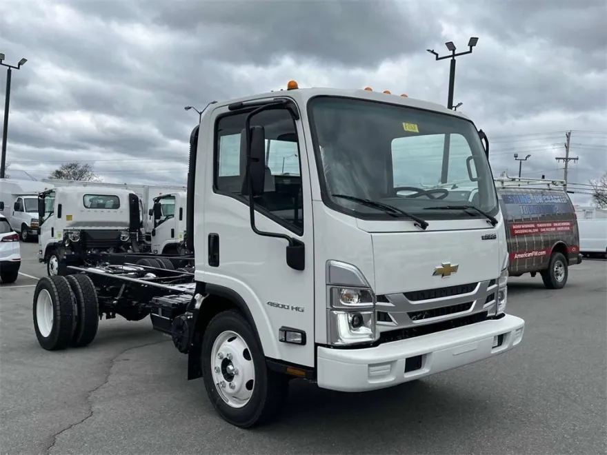 2024 Chevrolet Silverado 4500HD Base photo 1