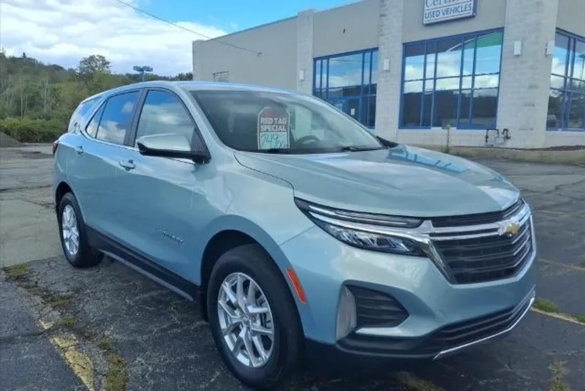 2022 Chevrolet Equinox LT photo 1