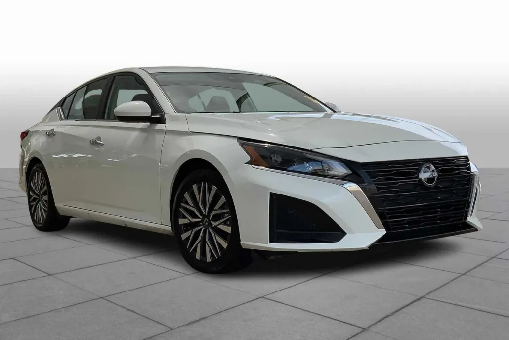 2023 Nissan Altima 2.5 SV photo 1