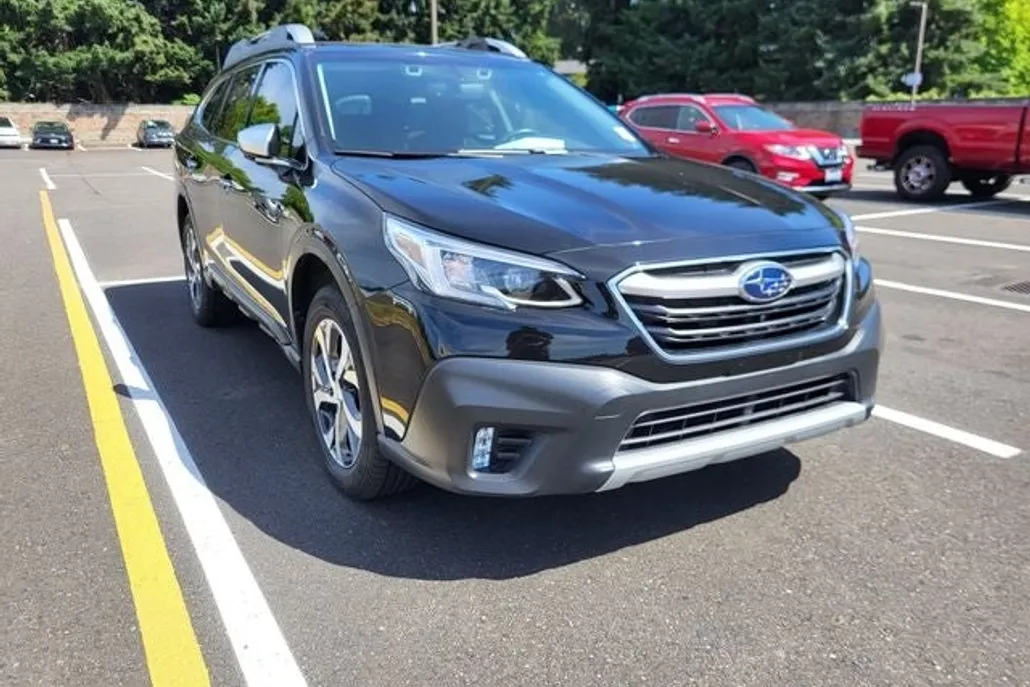 2022 Subaru Outback Touring photo 1