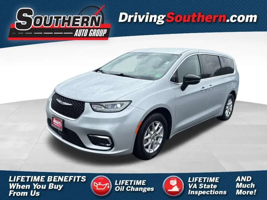 2024 Chrysler Pacifica Touring L photo 1
