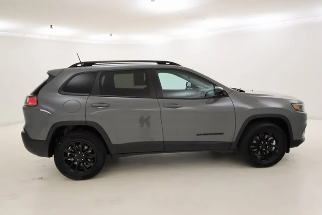 2023 Jeep Cherokee Altitude Lux photo 1
