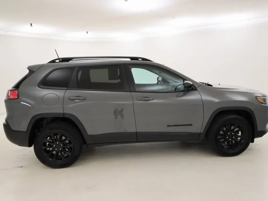 2023 Jeep Cherokee Altitude Lux photo 1